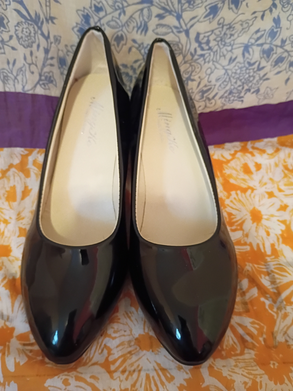 Ming Ke Black Patent Leather Round Toe Pumps 11 New